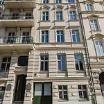 Blue House & Jacuzzi Apartman