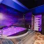 Blue House & Jacuzzi *