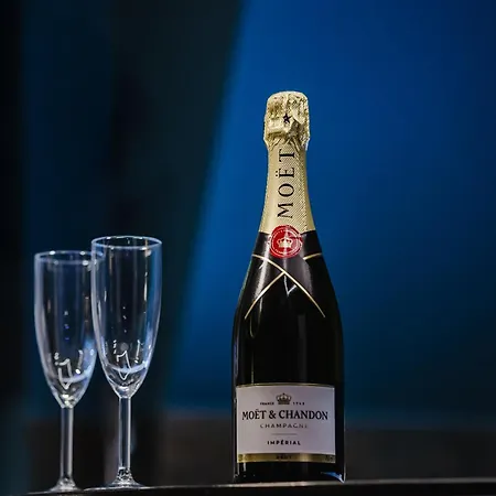 Blue House & Jacuzzi * Poznan