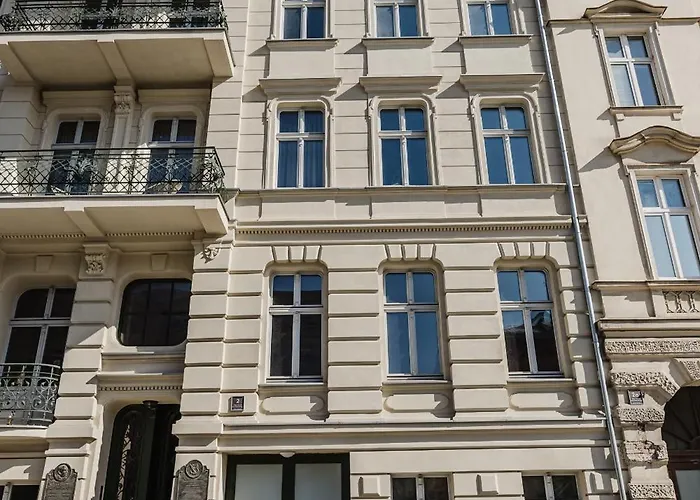 Blue House & Jacuzzi Apartment