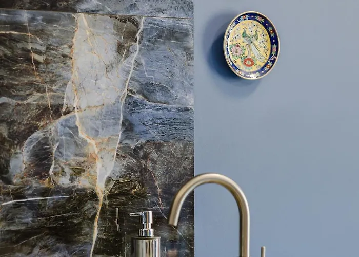 Blue House & Jacuzzi Apartment *