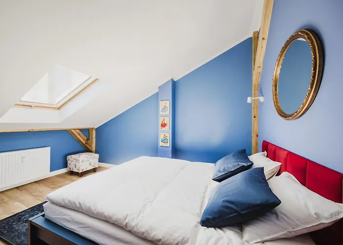 Blue House & Jacuzzi Apartment